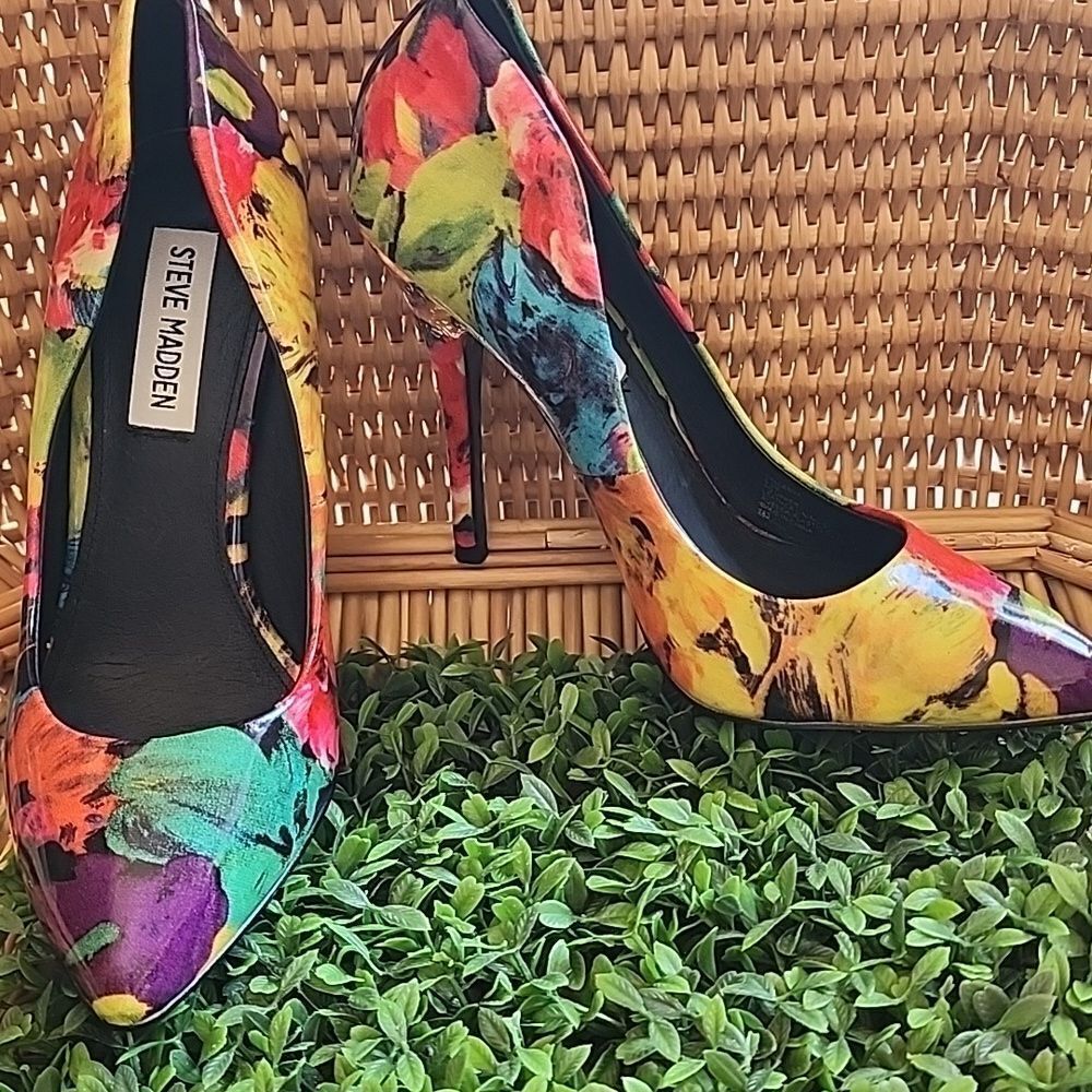 Steve Madden Gallery 6.5 Floral  4 1/2" Heels - Picture 7 of 17